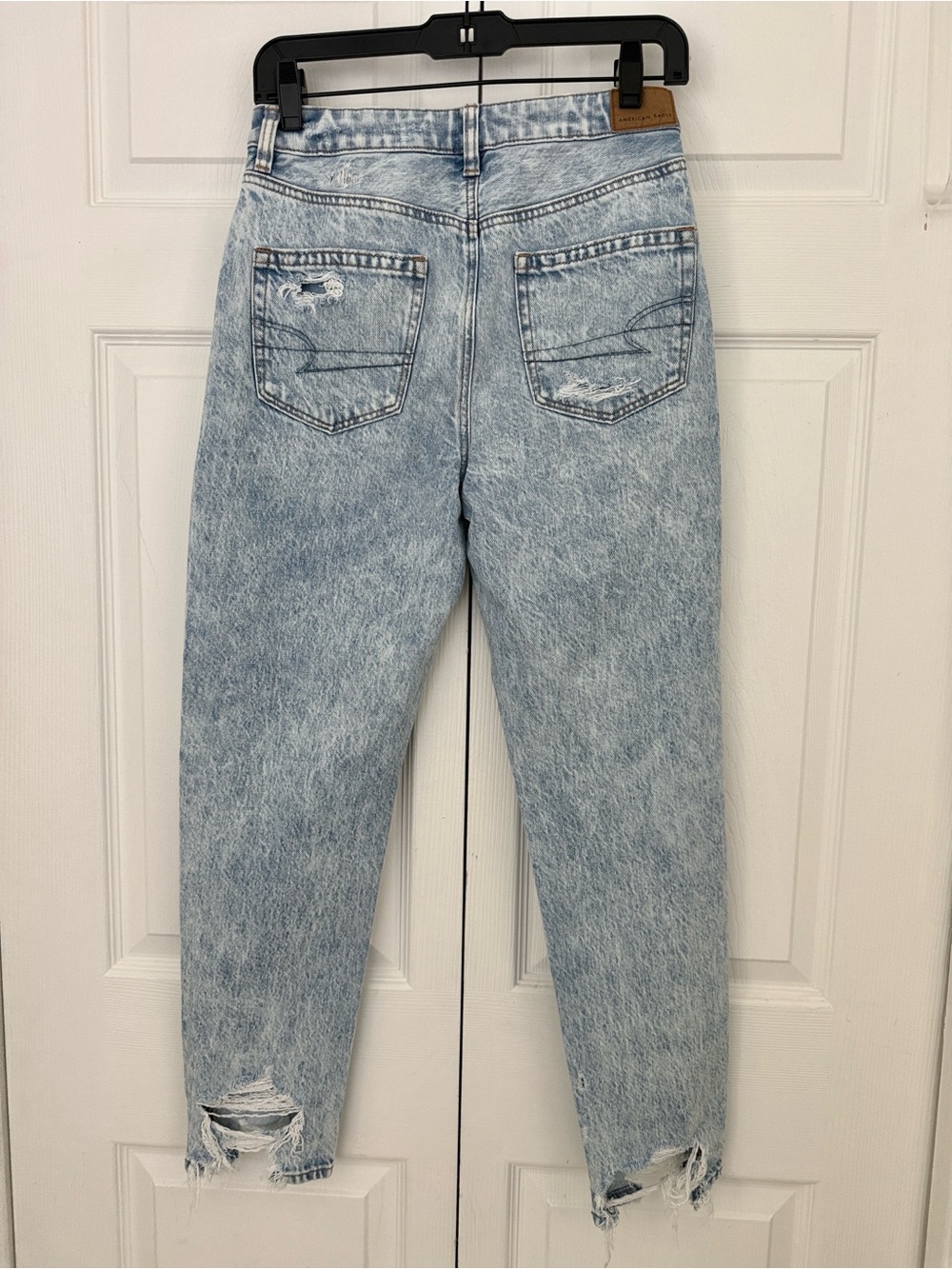 American Eagle Outfitters Light Wash Blue Distressed MoM Jeans Size 2 - Picture 3 of 14